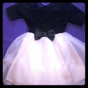 Girls Formal Dress size 4- absolutely gorgeous 👗